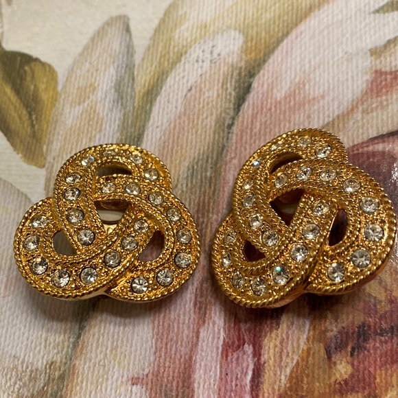 Avon Jewelry - Beautiful vintage Avon rhinestone & gold metal swirl Large clip earrings EUC